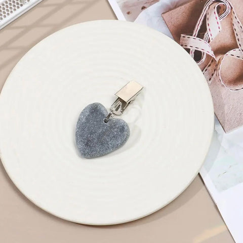 8-pack - Heart-shaped grey tablecloth weights with metal clip - Tablecloth stand and hanger stone
