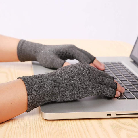 Rheumatism Gloves - Compression Gloves - Unisex - Osteoarthritis - Rheumatism - Arthritis - RSI - Carpal Tunnel Syndrome - M - Heather Grey Half Finger Gel