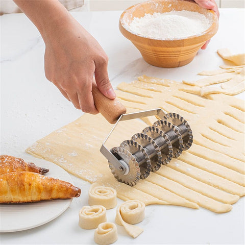 Stainless Steel Dough Lattice Roller Cutter with Wood Handle Noodle Pasta Cutter Wheel Lattice Pastry Tool for Dough Spaghetti Cookie Pie Pizza Bread Crust Roller