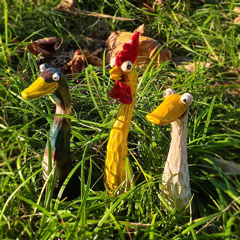 Outdoor Garden Decor Chicken Resin Animal Statues, Fun Lawn Ornaments for Farmhouse or Microlandscape Design, Weatherproof & Durable