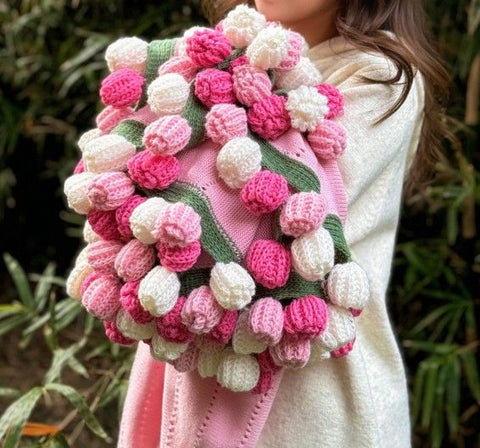 Pink Mist Gradient Rose Bouquet Blanket – a versatile, all-season blanket, perfect for office naps or as an air-conditioning cover.（Diameter: 100 cm / 39 in）