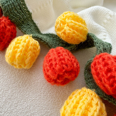 99 Roses Hand-Crocheted Bouquet Blanket: A Versatile Emblem of Eternal Romance, Offering Gentle Warmth Through Every Season（Yellow gradient on white background）