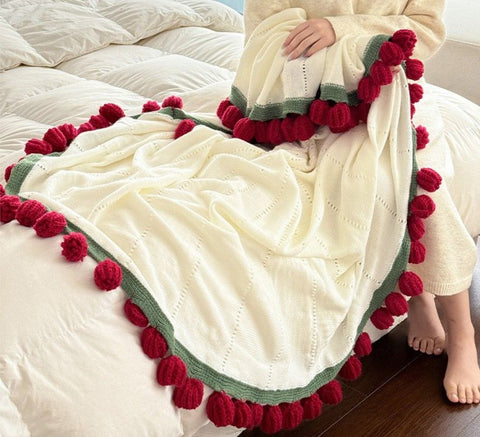 99 Roses Hand-Crocheted Bouquet Blanket: A Versatile Emblem of Eternal Romance, Offering Gentle Warmth Through Every Season（Red rose on white background）