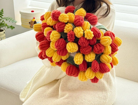 99 Roses Hand-Crocheted Bouquet Blanket: A Versatile Emblem of Eternal Romance, Offering Gentle Warmth Through Every Season（Red rose on white background）