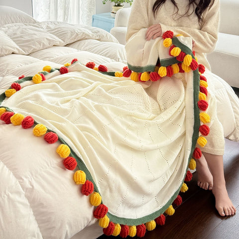 99 Roses Hand-Crocheted Bouquet Blanket: A Versatile Emblem of Eternal Romance, Offering Gentle Warmth Through Every Season（Red rose on white background）