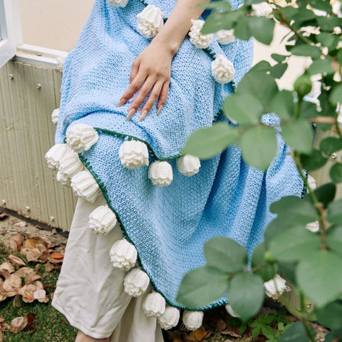 Hand-Crocheted Rose Round Blanket: A versatile romantic gift that brightens everyday warmth. (Diameter: 110 CM / 43.3 IN,PINKue)