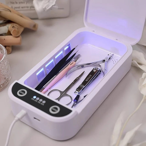 Portable Nail Disinfection Box, USB powered. Built‑in UV fast sterilization, suitable for nail and tattoo tools, PVC/plastic material, the ideal hygiene assistant for salons and studios.
