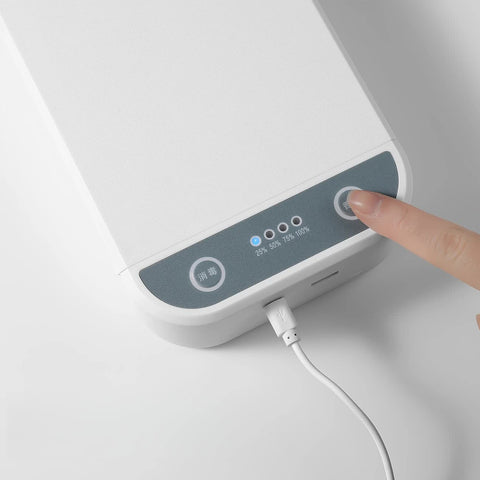 Portable Nail Disinfection Box, USB powered. Built‑in UV fast sterilization, suitable for nail and tattoo tools, PVC/plastic material, the ideal hygiene assistant for salons and studios.