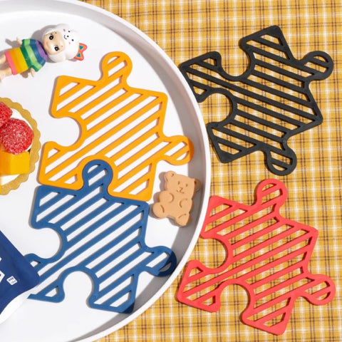 4 Pcs Creative Puzzle Shaped Heat Resistant Table Mat Set Insulated Coasters for Cups Bowls Pots Plates (Red Blue Orange Black,3.7x4.7 Inch)