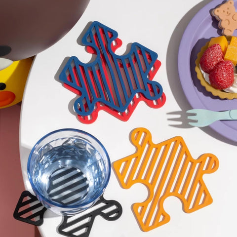 4 Pcs Creative Puzzle Shaped Heat Resistant Table Mat Set Insulated Coasters for Cups Bowls Pots Plates (Red Blue Orange Black,3.7x4.7 Inch)
