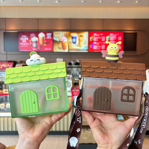 Creative Little House-Shaped Children's Straw Cup, 400ml Portable Outdoor Water Cup with Strap - Khaki Honey Design