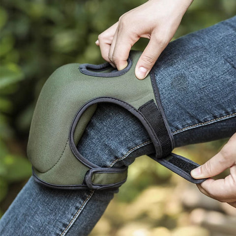 Black Adjustable Gardening Knee Pads - Comfortable Neoprene Knee Protectors for Weeding & Outdoor Work